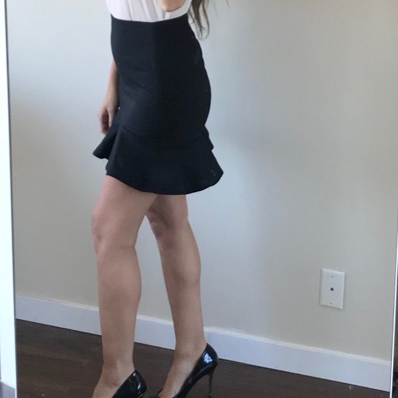 mini skirt with ruffle - Picture 2 of 2